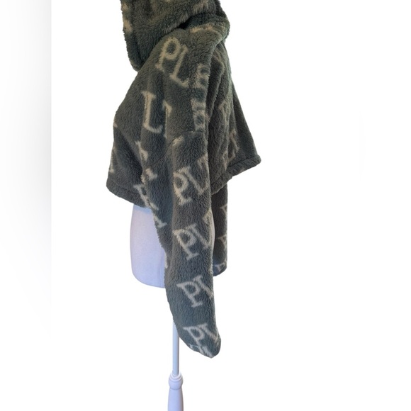 Pretty Little Thing Fuzzy Hooded Crop pullover sweatshirt womens size 12 - Picture 7 of 8